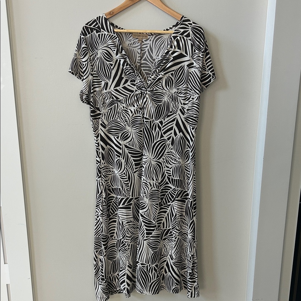 Notations Monochrome Leaf Pattern Midi Dress